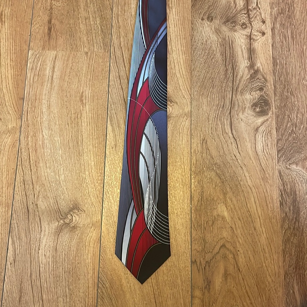 Arrow neck tie